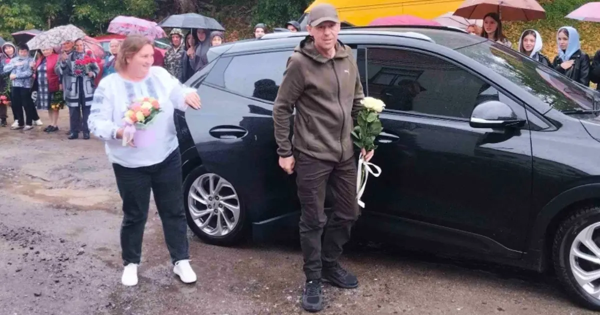 На Вінниччині після повернення з російського полону зустріли захисника Олександра Безверхнього
