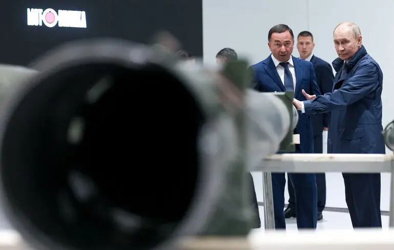 "Мілітаризована економіка": чому військова машина Путіна не зупиниться навіть після війни — Bloomberg