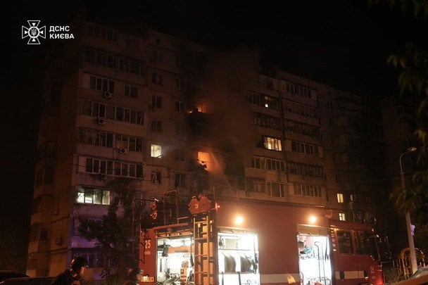 Багато пожеж та вибухів: Зеленський про нічний удар по Києву