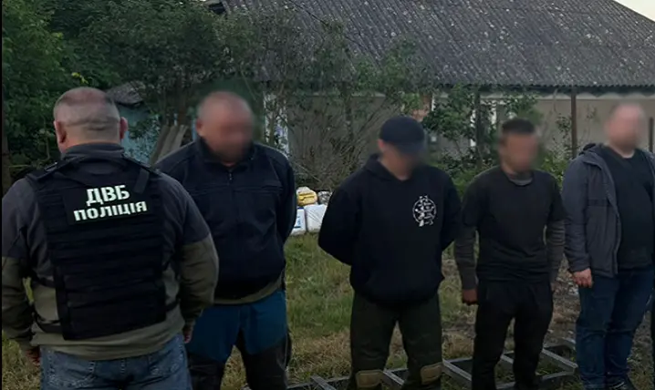 30 000 євро за тур до Молдови: на Буковині викрили організатора незаконних переправ