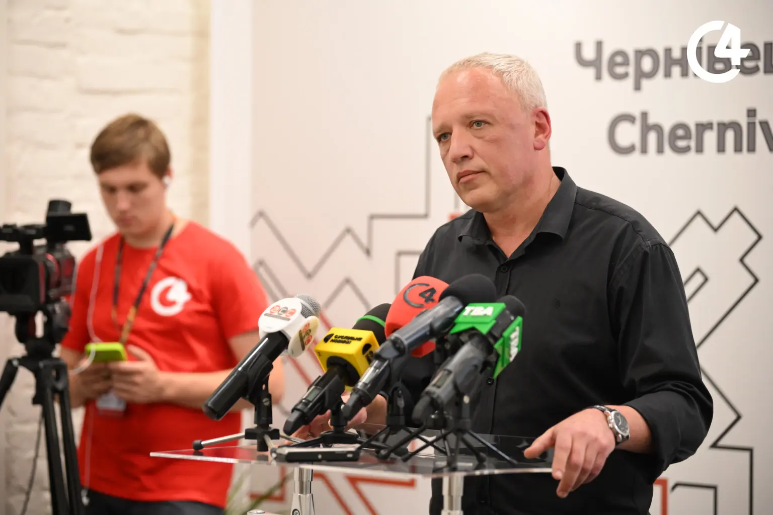Чернівці отримають 15 автобусів від Праги. Транспорт прямує до Чернівців - мер міста Клічук