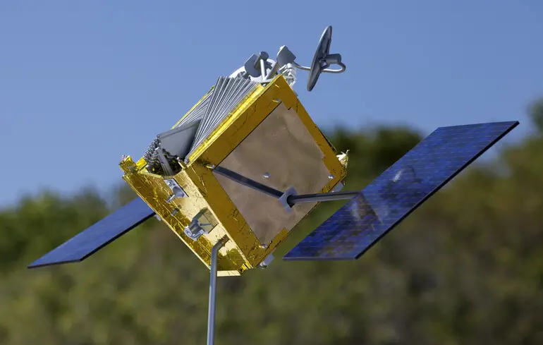 Акції супутникового оператора Eutelsat різко зросли після заяви Франції про виділення 1,55 млрд дол.