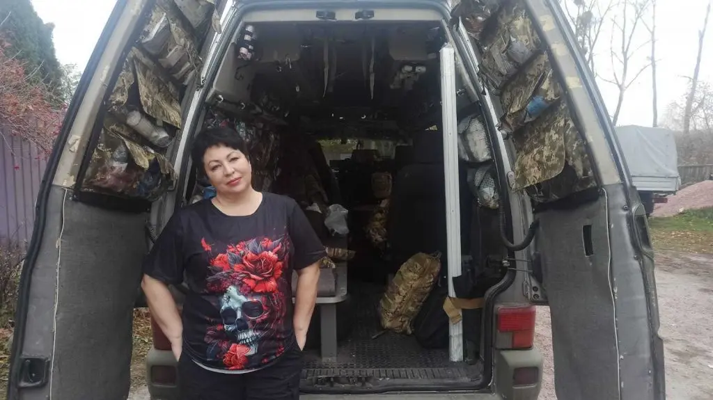 В Одесі зібрали кошти для бойової медикині, чию автівку спалили невідомі
