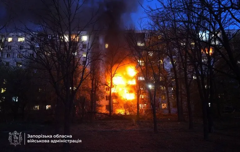 У Запоріжжі палає багатоповерхівка: у місті зросла кількість поранених