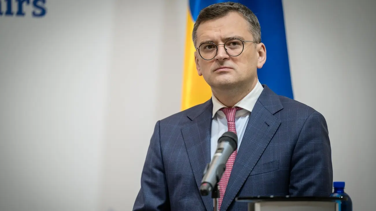 ЗМІ дізнались про "втечу" Кулеби до Польщі через заборону полишати Україну ексдипломатам
