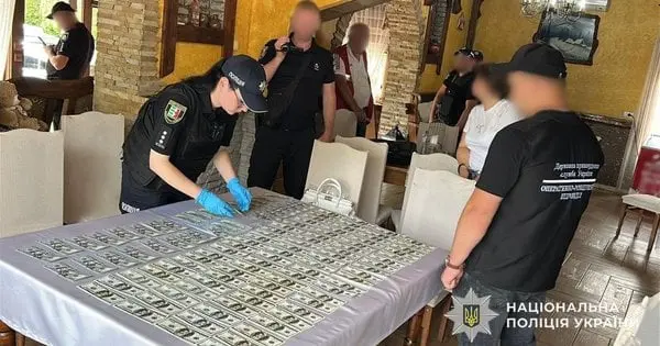 На Закарпатті затримали сімейну лікарку за продаж ухилянтам довідок про інвалідність