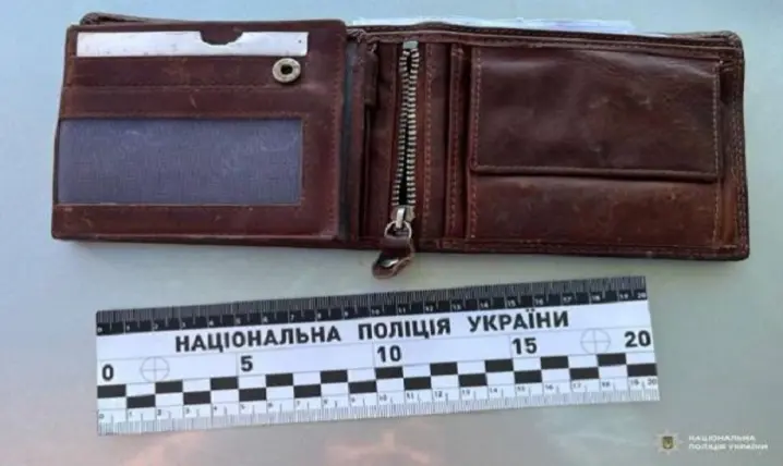 На Рівненщині чоловік під час застілля вкрав у знайомого 70 тис. грн і загубив їх