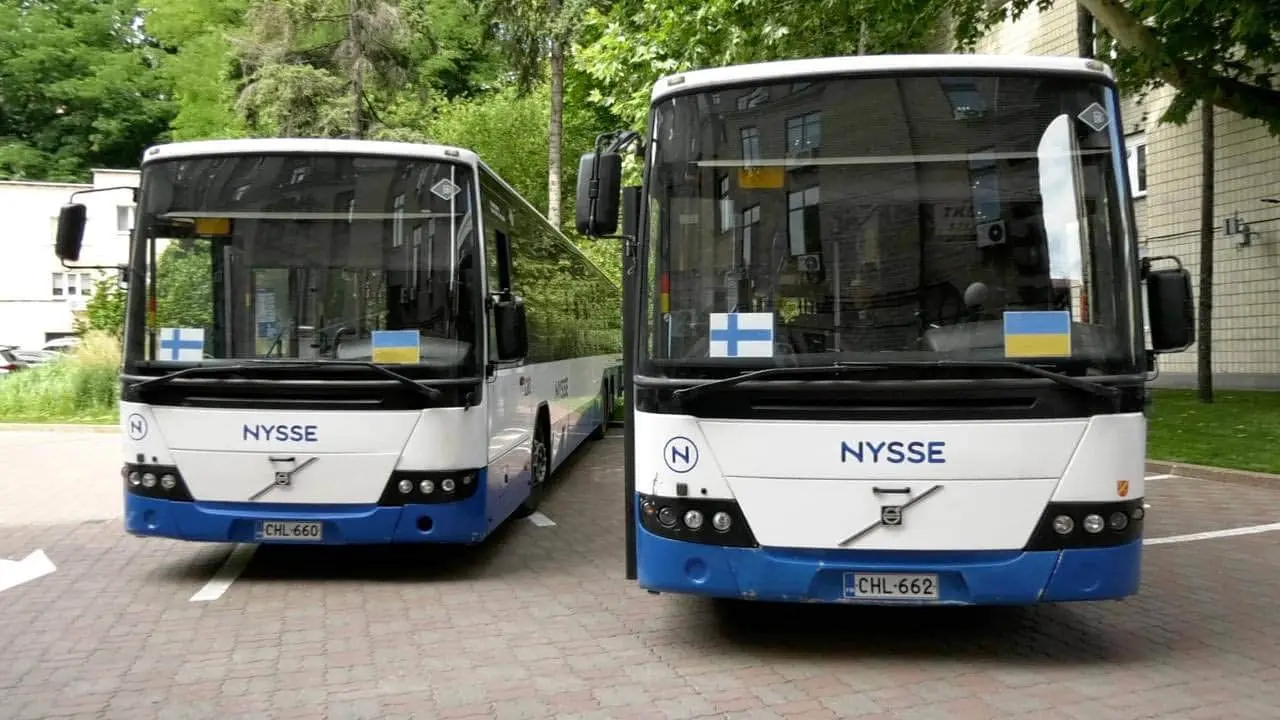 Київ отримав два автобуси від фінського міста Тампере