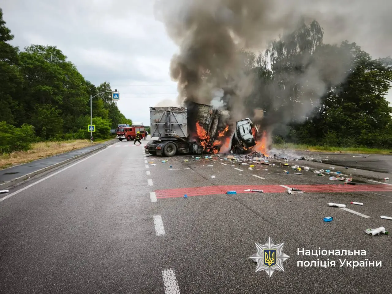 Сьогодні на Вінниччині сталася смертельна ДТП за участі двох вантажівок та мікроавтобуса