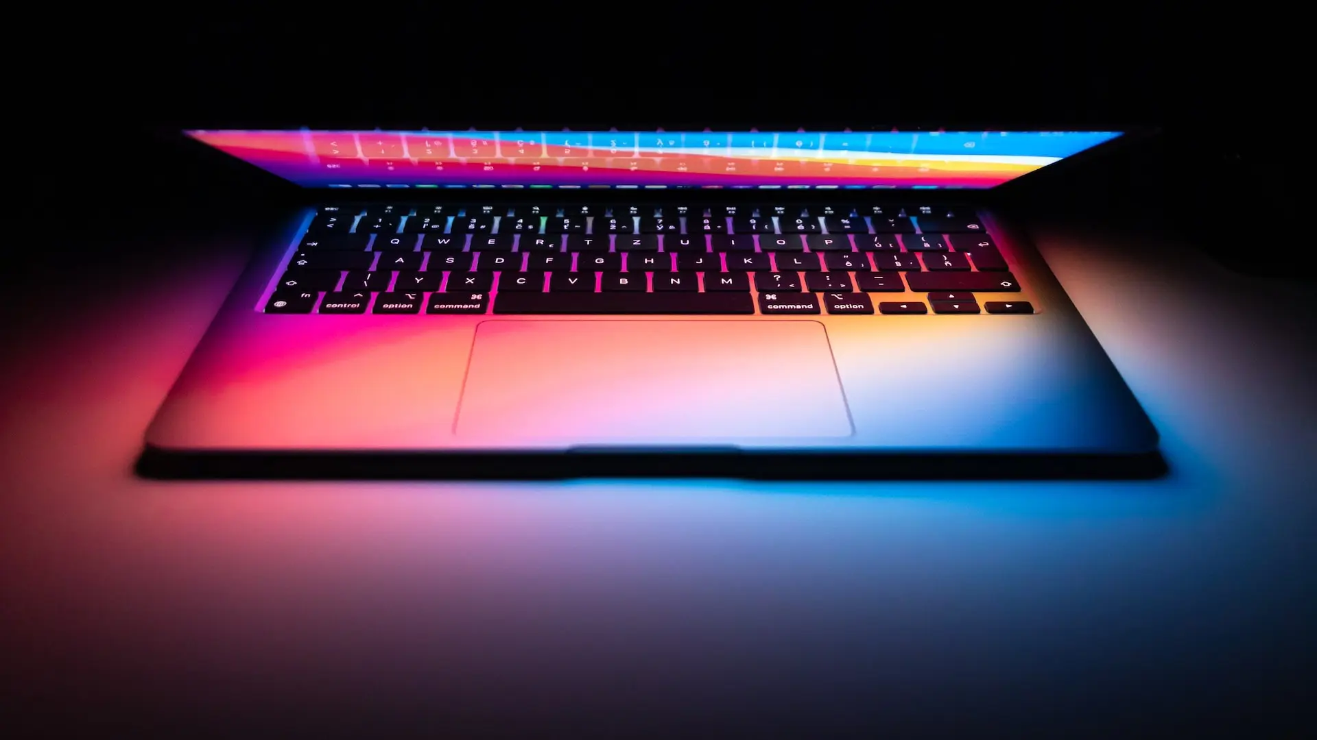 Інженер змусив MacBook скрипіти як двері, використавши прихований сенсор
