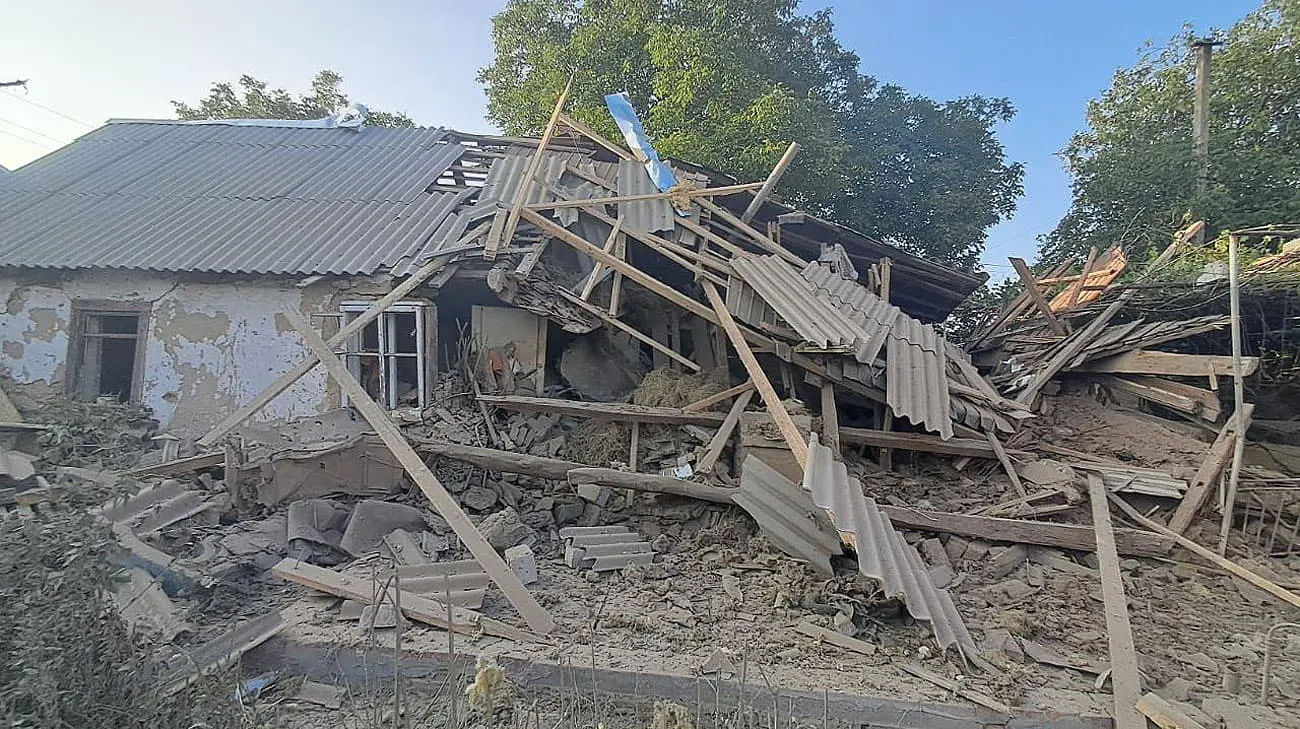 Окупанти знищили будівлю та сільгоспінвентар підприємства на Дніпропетровщині – ОВА
