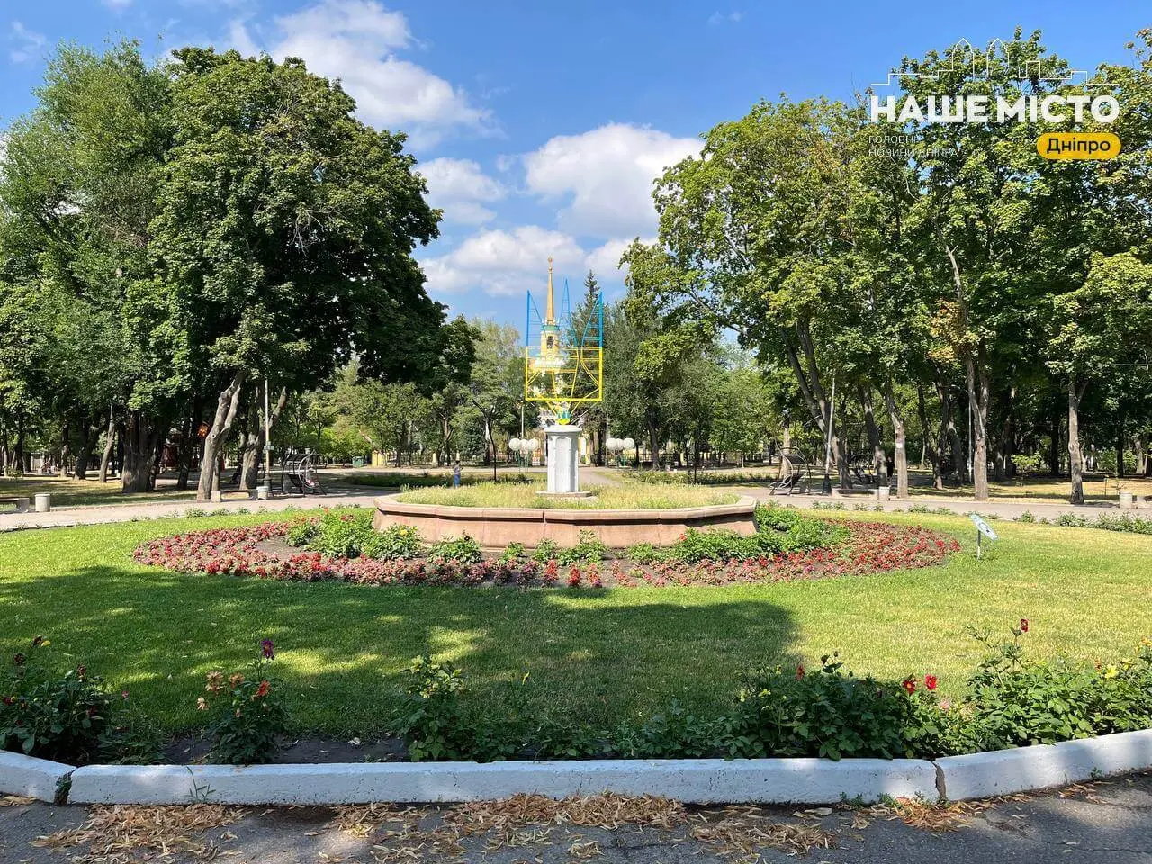 Квіткові клумби, дитячі майданчики та «кульбаби»: чим приваблює сквер Старова в Дніпрі