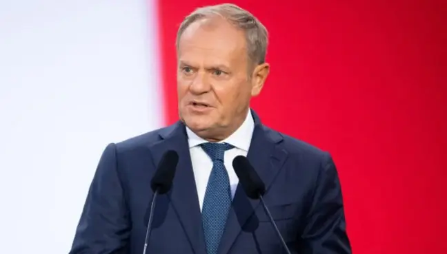 Туск відповів на претензії Навроцького щодо зруйнованого будинка під Любліном