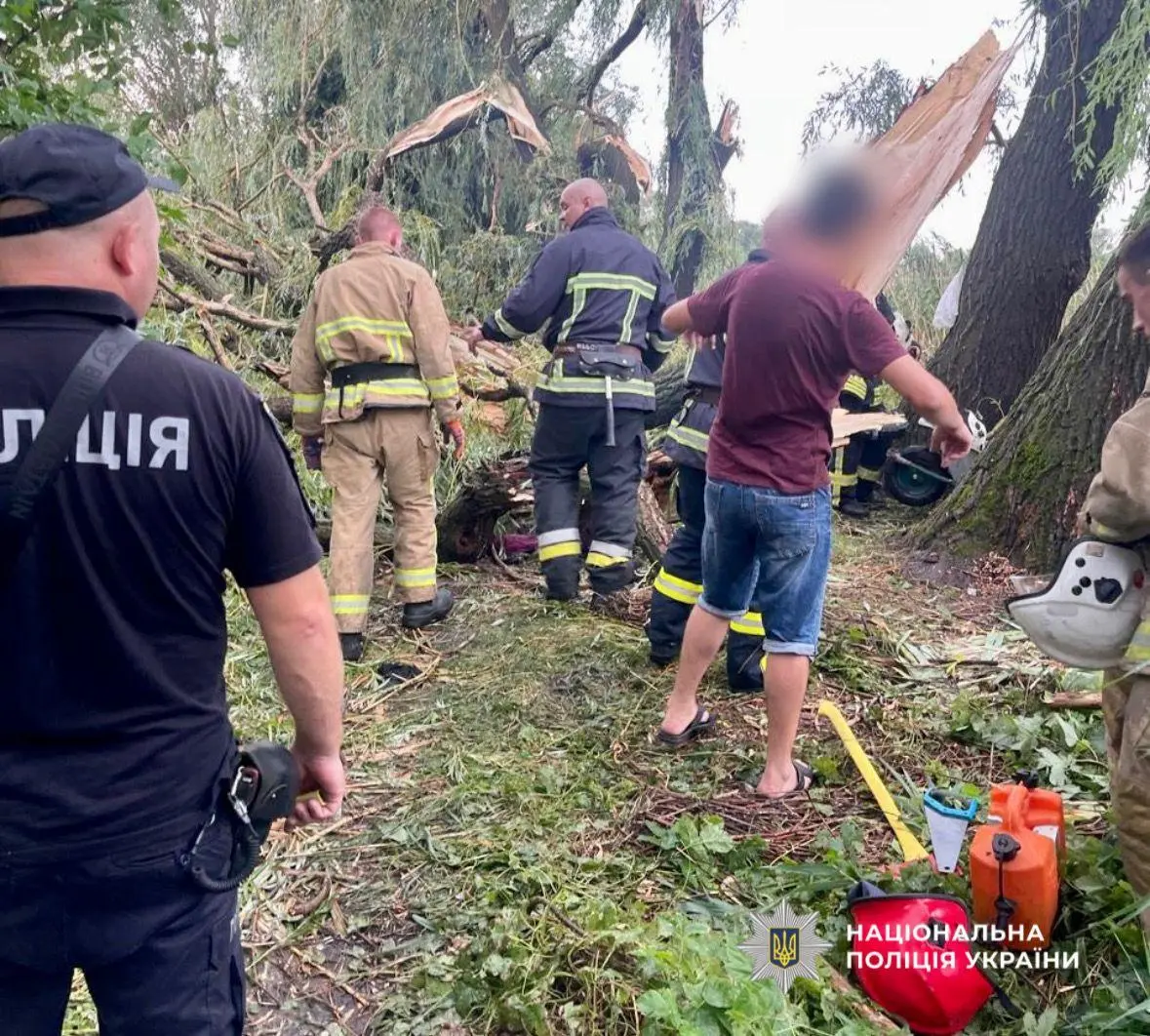 Смерть підлітка під час негоди на Одещині: поліція розслідує обставини трагедії