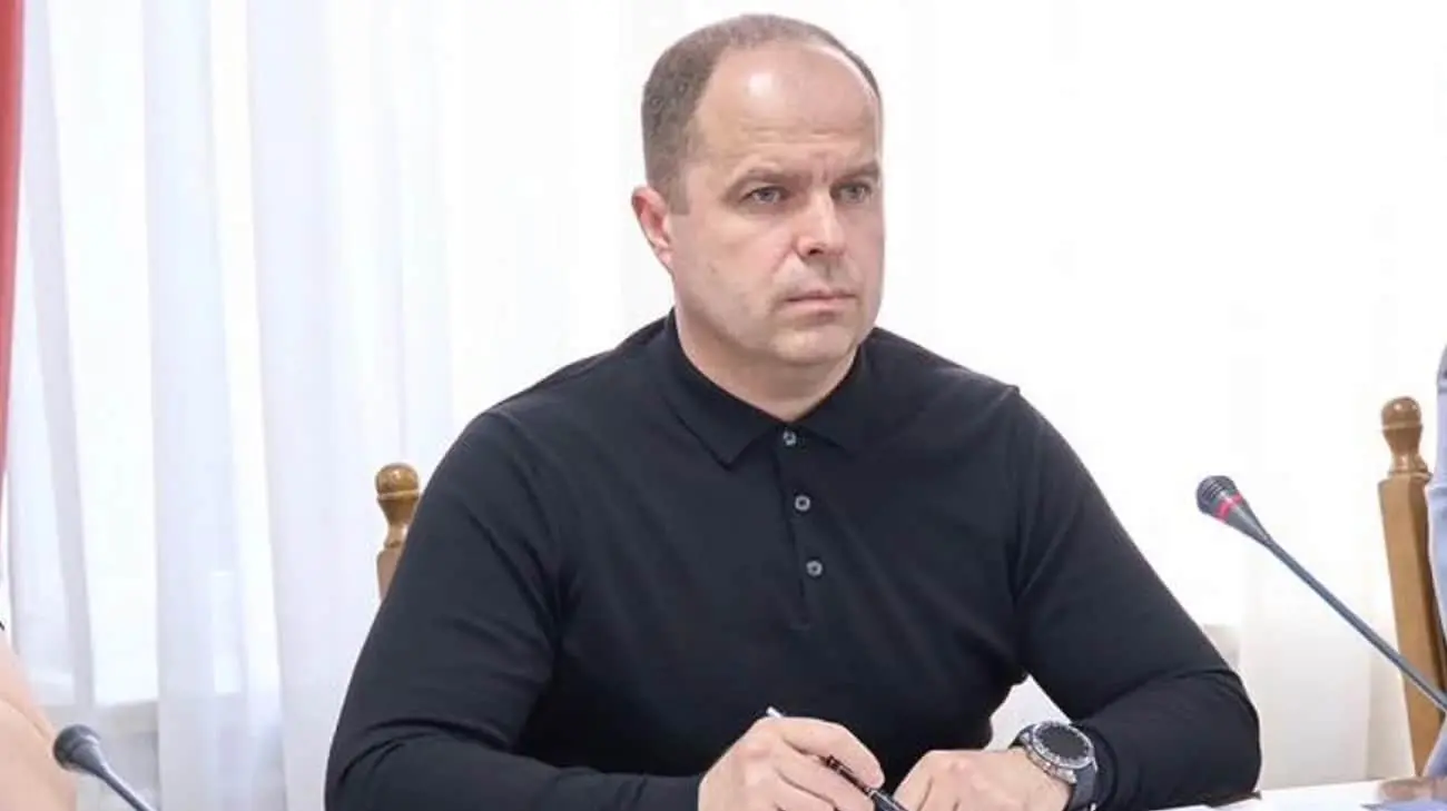 ЗМІ: Родина заступника генпрокурора купила елітну нерухомість і авто під час війни