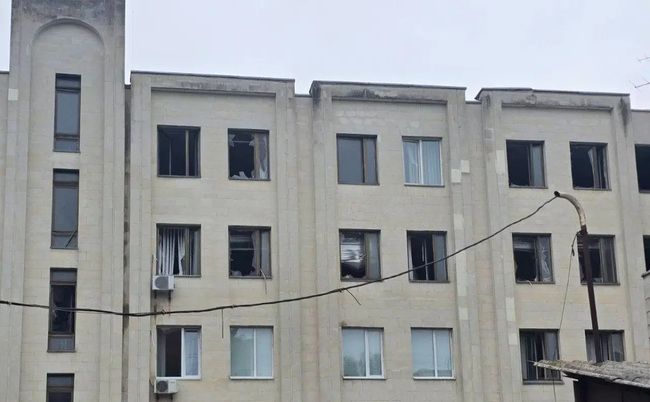 У столиці зазнав пошкоджень корпус Академії праці, соціальних відносин та туризму