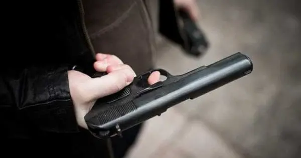 На даху довгобуду у Чернівцях виявили підлітка із вогнепальним пораненням голови
