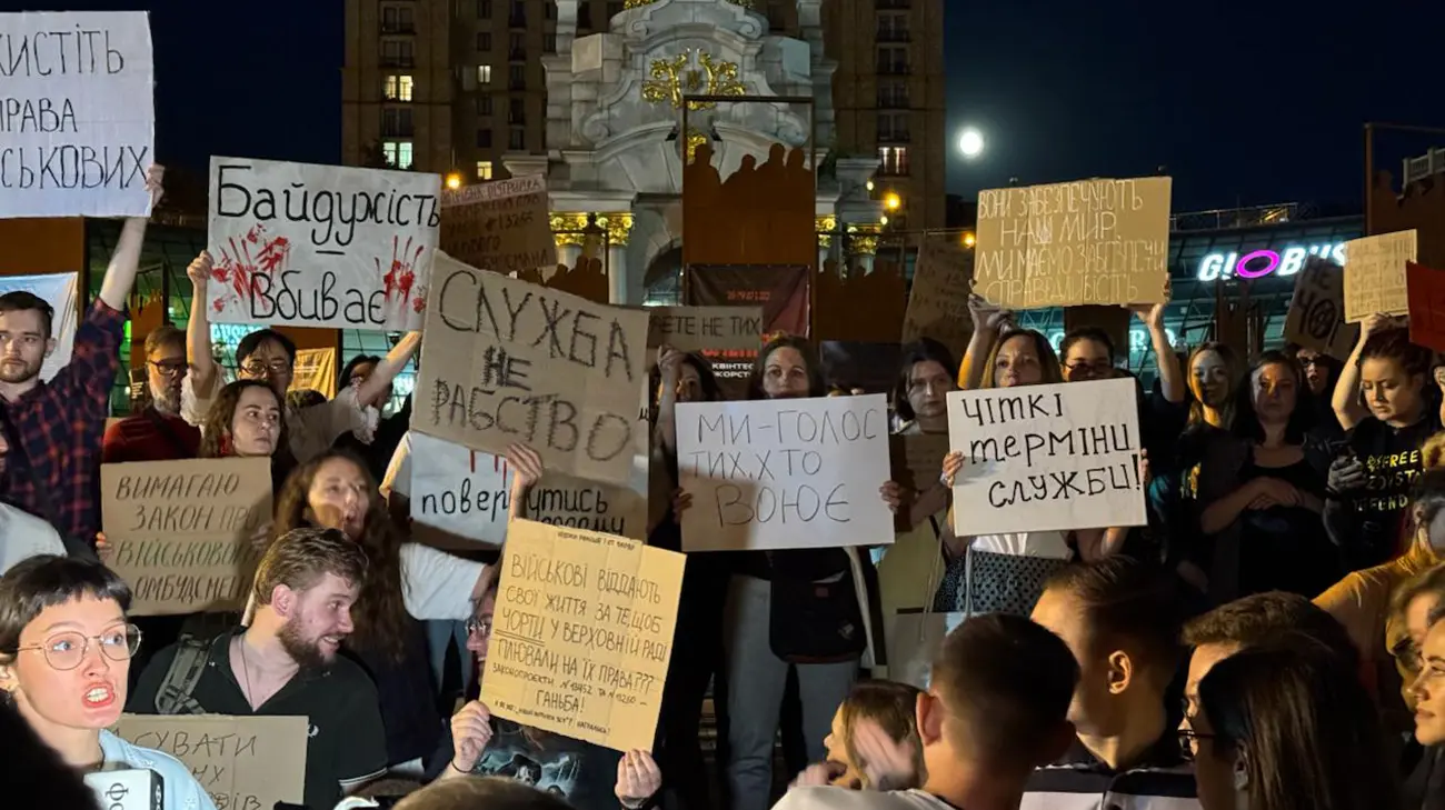 "Служба – не рабство": у Києві на Майдані протестують проти посилення покарання для військових