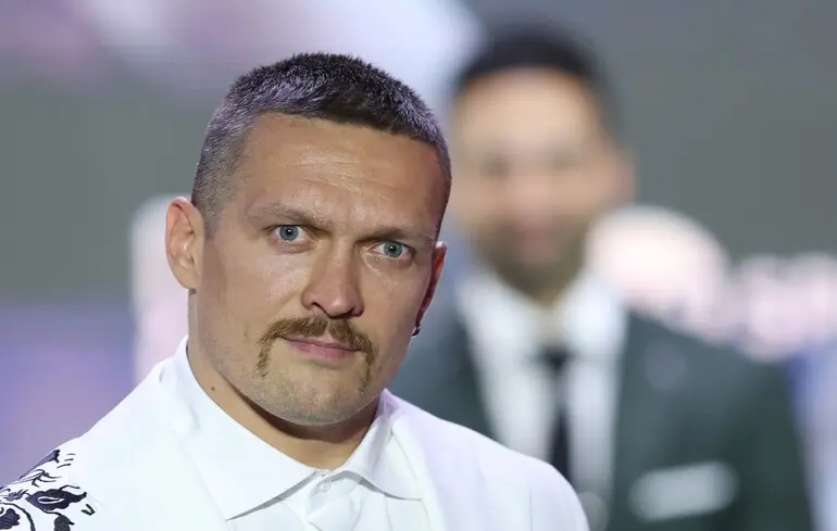 "Ти надихнув мільйони": Усик прокоментував завершення кар'єри Ломаченка