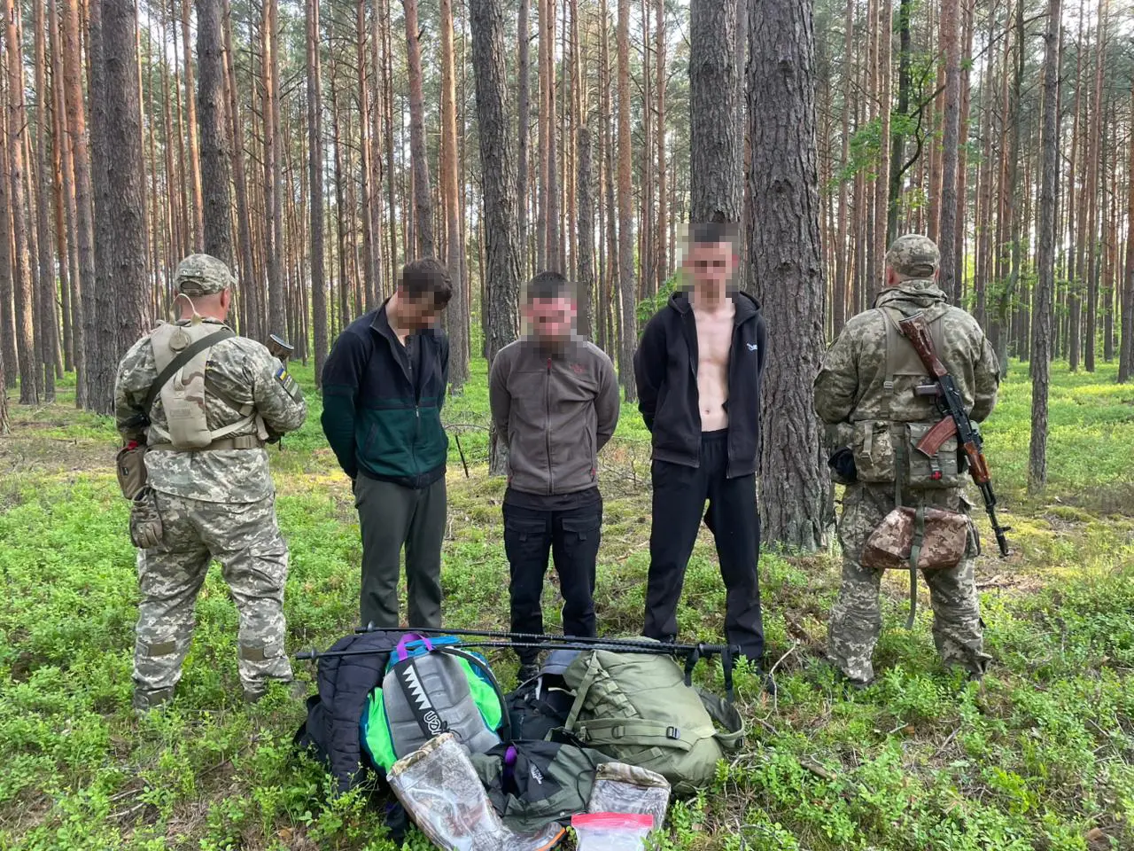 У лісі на Волині затримали вінничанина, який з «друзями» пробирався до кордону