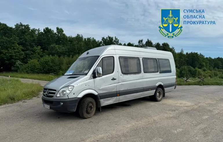 Росіяни обстріляли автобус у Сумській області: є поранені 