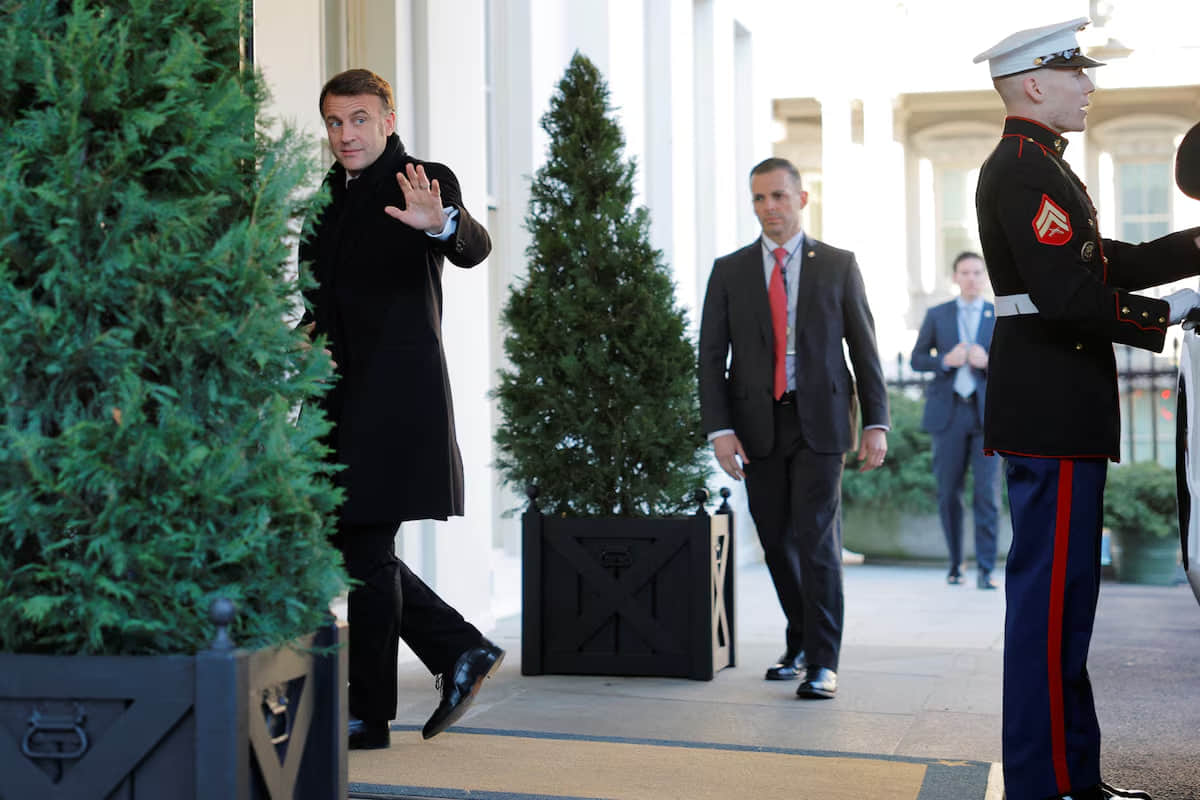 Макрон назвав розмову Трампа та фон дер Ляєн "хорошим обміном думками"