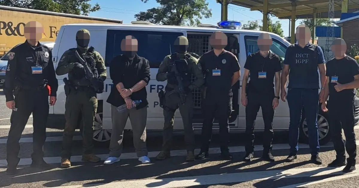 До України повернули підозрюваного у організації злочинної групи, яка виготовляла та збувала підроблені документи