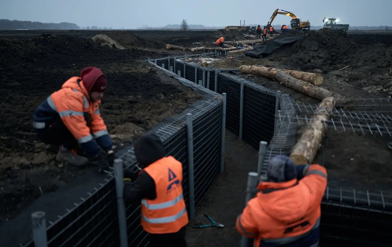Україна розгорнула рекордне будівництво оборонних споруд, - WSJ