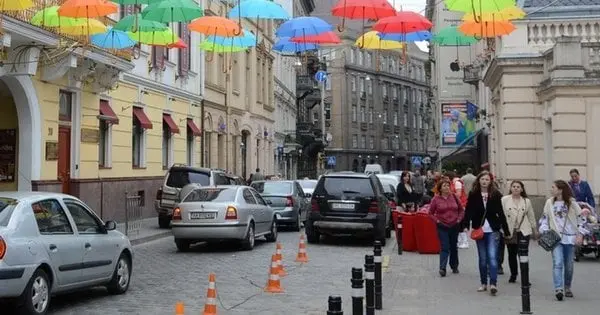 У Львові назвали вулиці, де водії найчастіше порушують правила паркування
