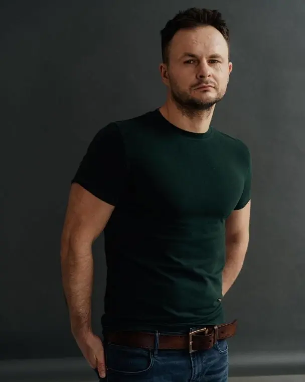 42-річний відомий актор заявив про бажання долучитися до сил ППО: "Була зустріч з командиром"
