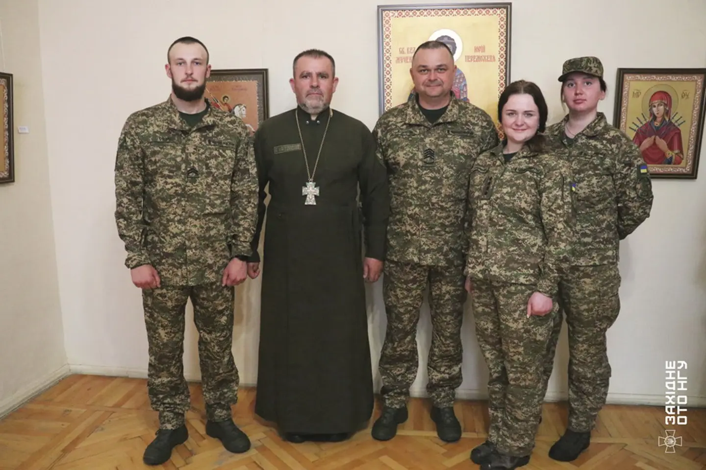 Вінницькі нацгвардійці створили 15 ікон і представили виставку в художньому музеї