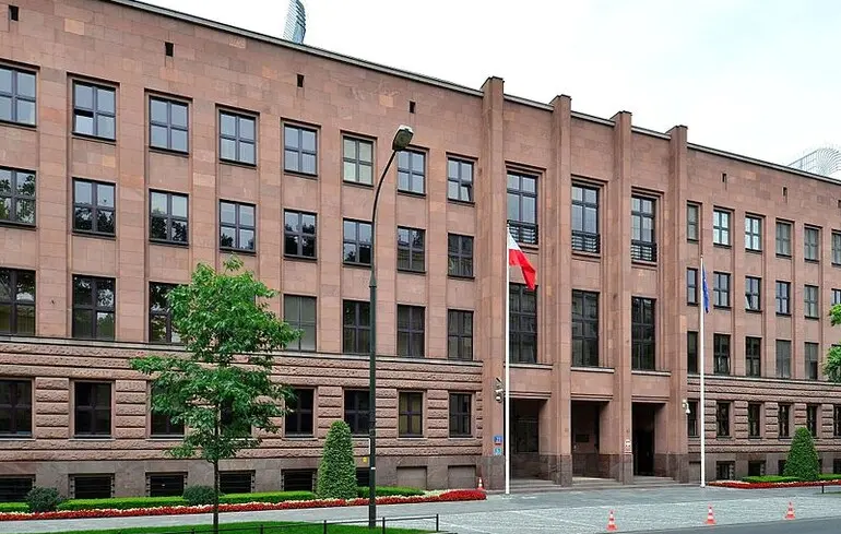 МЗС Польщі закликало громадян терміново залишити Білорусь 