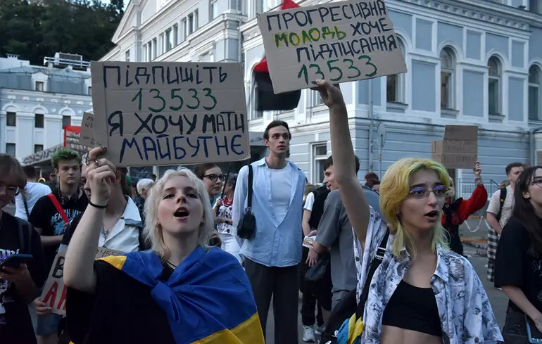 Профільний комітет ВРУ рекомендував прийняти в першому читанні та в цілому законопроєкт Зеленського про НАБУ та САП