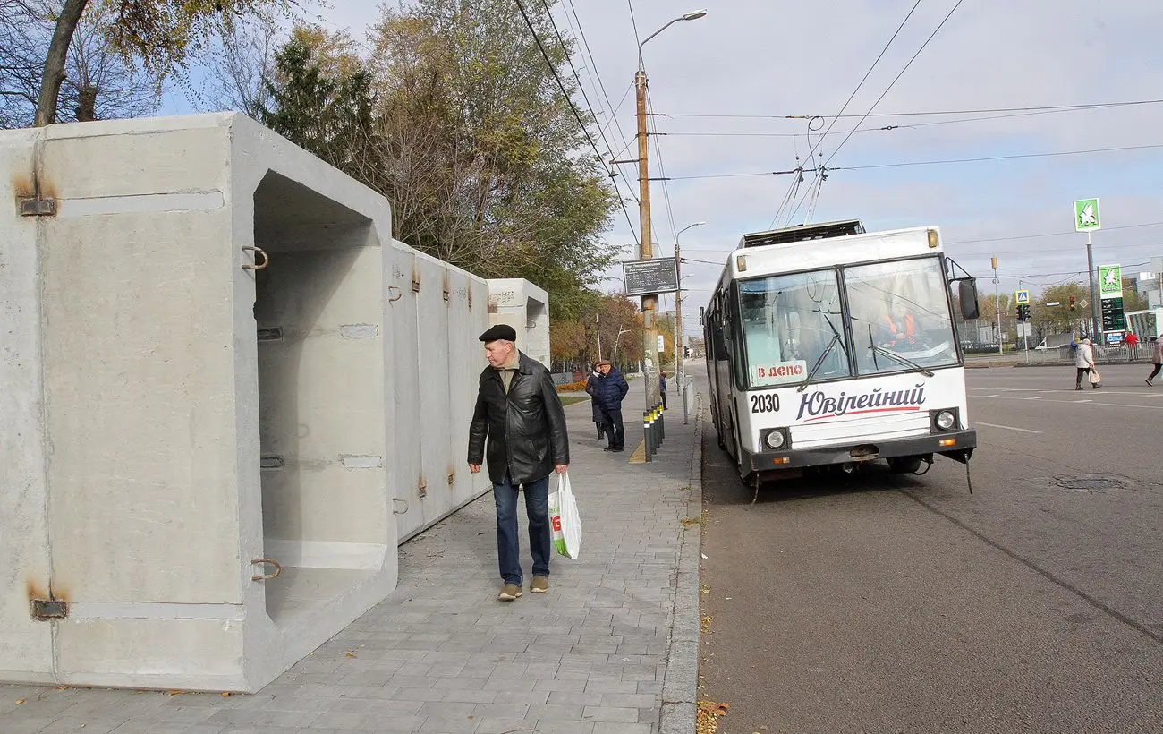 В Хмельницькому обстріли порушили графік руху міського транспорту