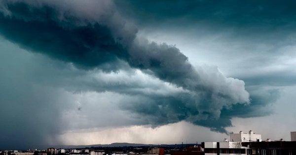 У центрі Чернівців через зливу затопило вулиці