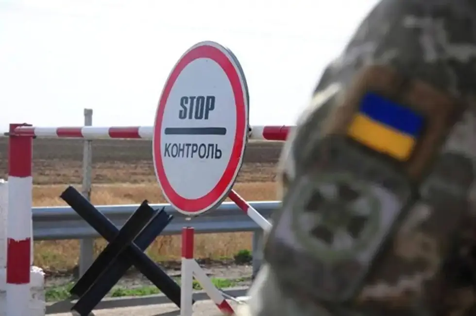 Чоловікам від 18 до 22 років дозволили виїжджати за кордон: рішення уряду