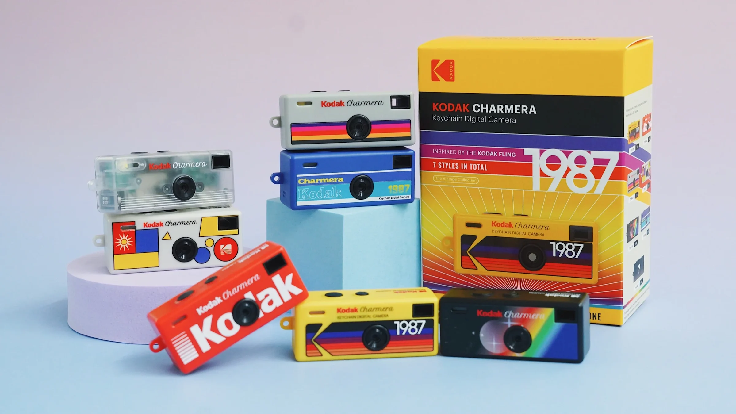 Kodak випустила мінікамеру-брелок Charmera у ретро стилі