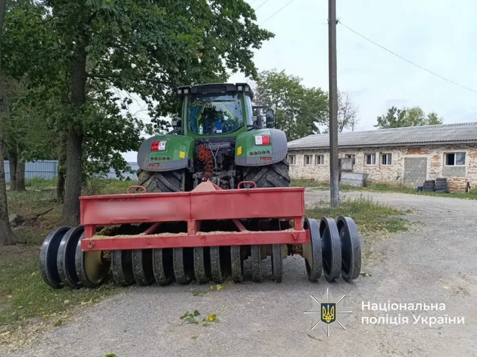 Тракторист переїхав двох чоловіків на Вінниччині