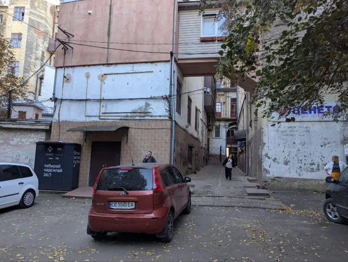 У Чернівцях пропонують облаштувати внутрішній двір у центрі міста: оголосили конкурс