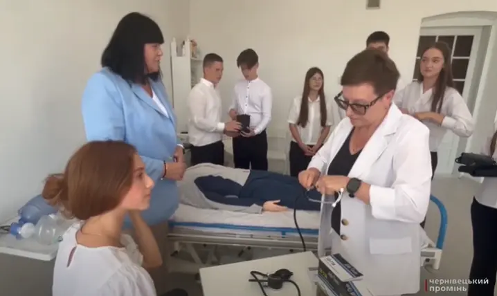 Не чекати, а діяти: у Чернівцях студенти медичного коледжу виграли грант на обладнання