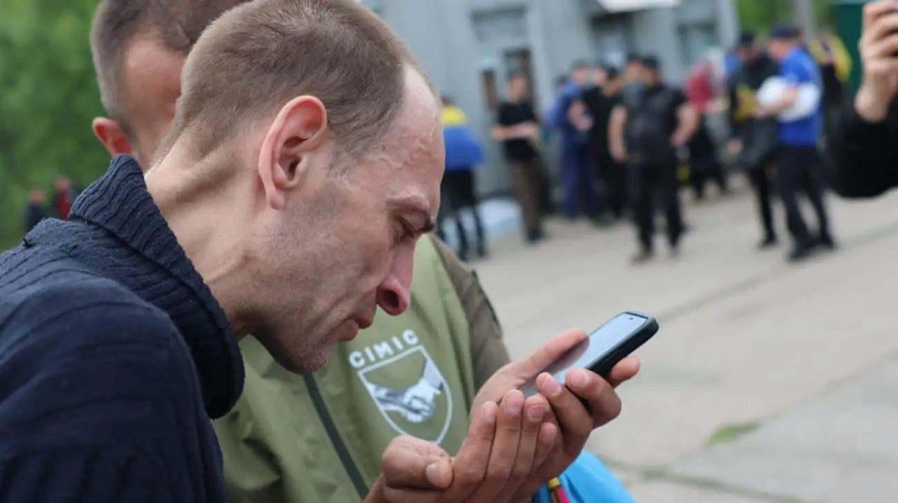 "Вдома!" – з’явились відео з чергового обміну військовополоненими