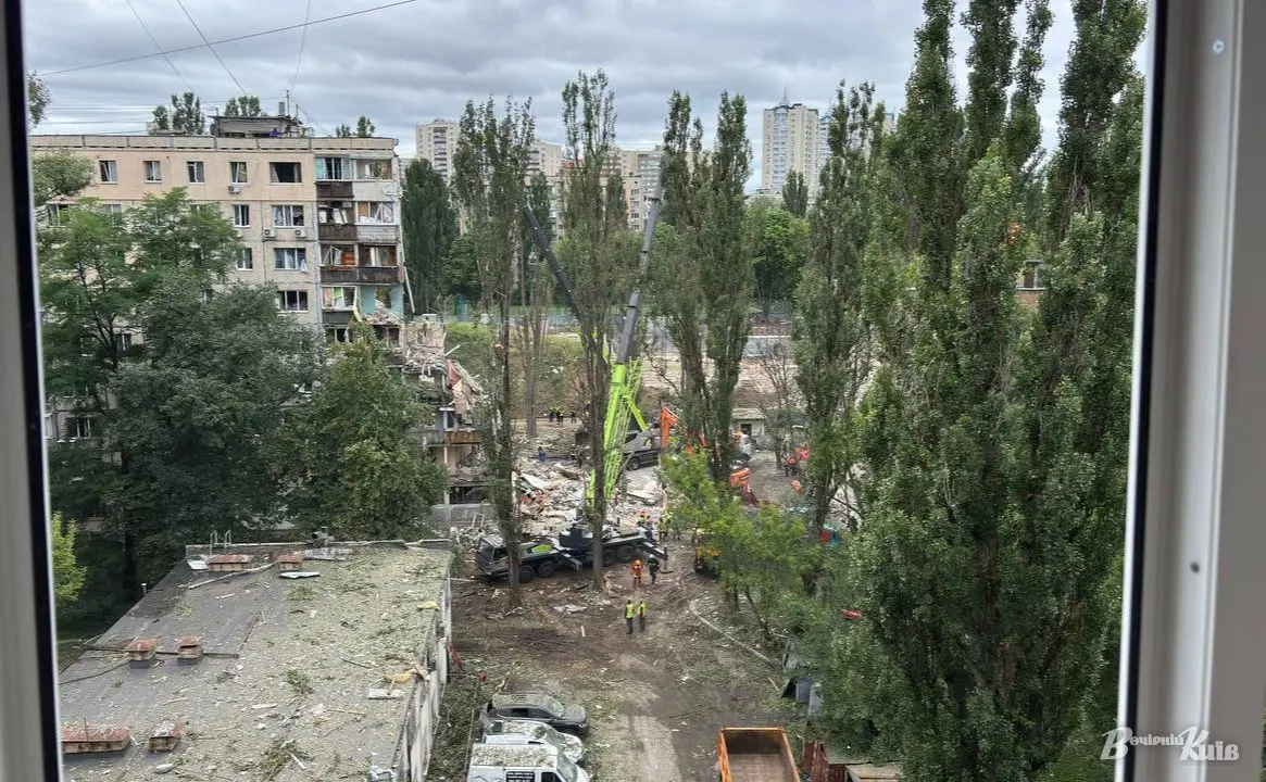 У Києві зросла кількість постраждалих через атаку рф — відомо про 135, серед них 12 дітей