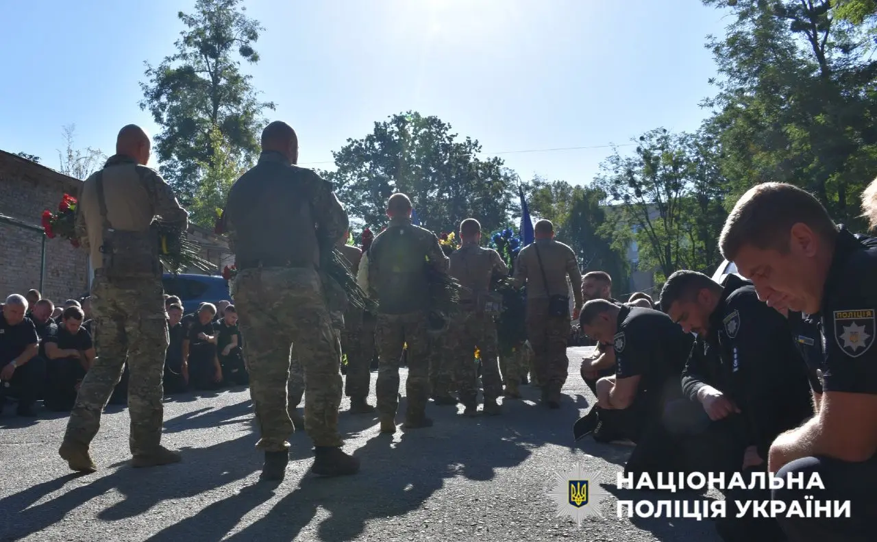 У Києві віддали останню шану поліцейському Миколі Відомському, який загинув на фронті