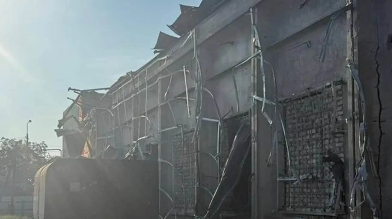  Ворожа атака на Слов'янськ: пошкоджено відділення "Нової пошти" 