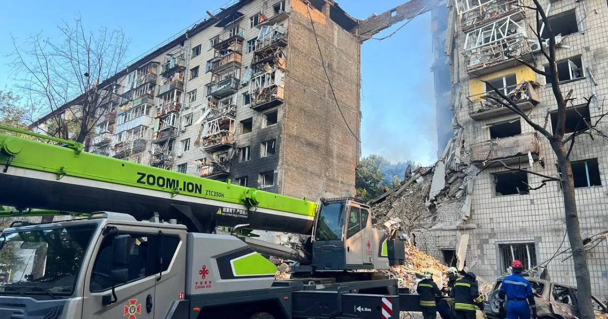 Вночі ворог вдарив по низці областей України із застосуванням понад 440 дронів і 32 ракет: що відомо