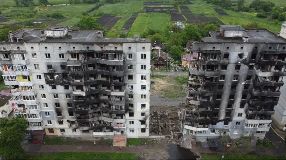  На Київщині відбудують зруйновану росіянами багатоповерхівку: витратять чверть мільярда 
