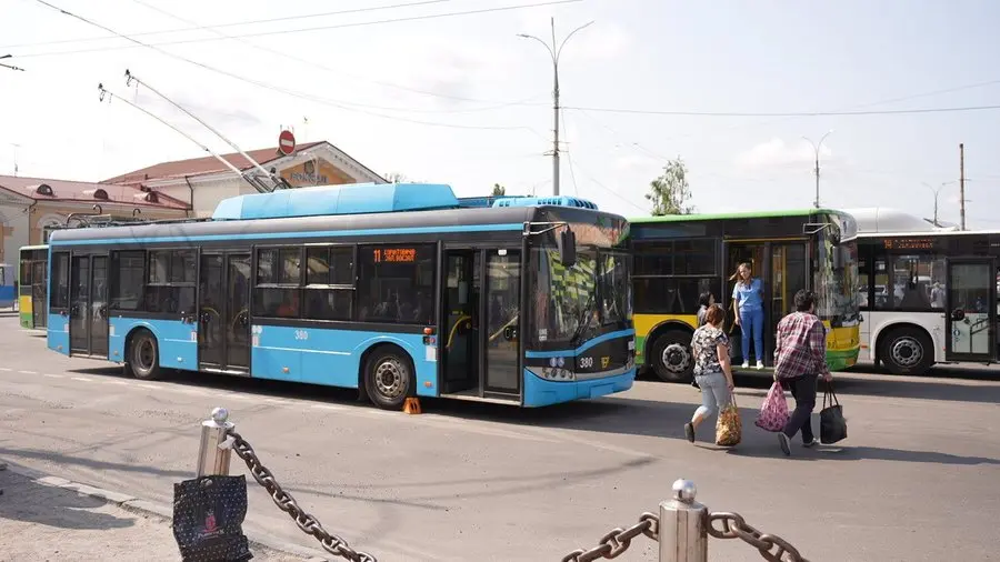 У Вінниці зменшили кількість громадського транспорту на маршрутах