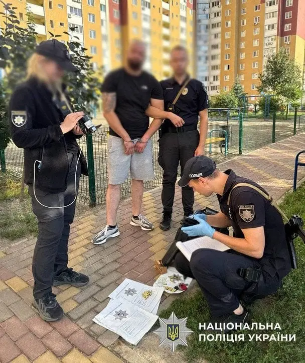 Стрілянина у дворі багатоповерхівки в Києві: що відомо