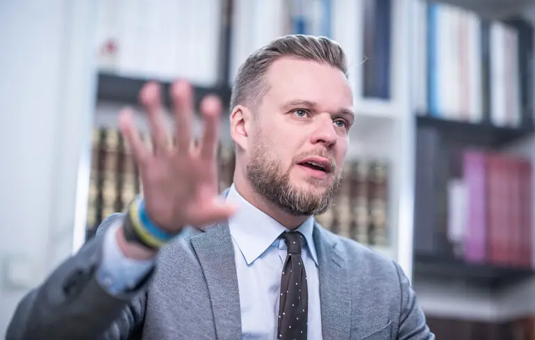 Захід грає у політичне шоу, поки Україна веде реальну війну – Ландсбергіс