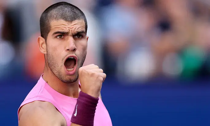 Алькарас одолел Легечку и вышел в полуфинал US Open-2025